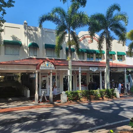 Macrossan House Boutique Holiday Apartments Port Douglas Kültér fotó