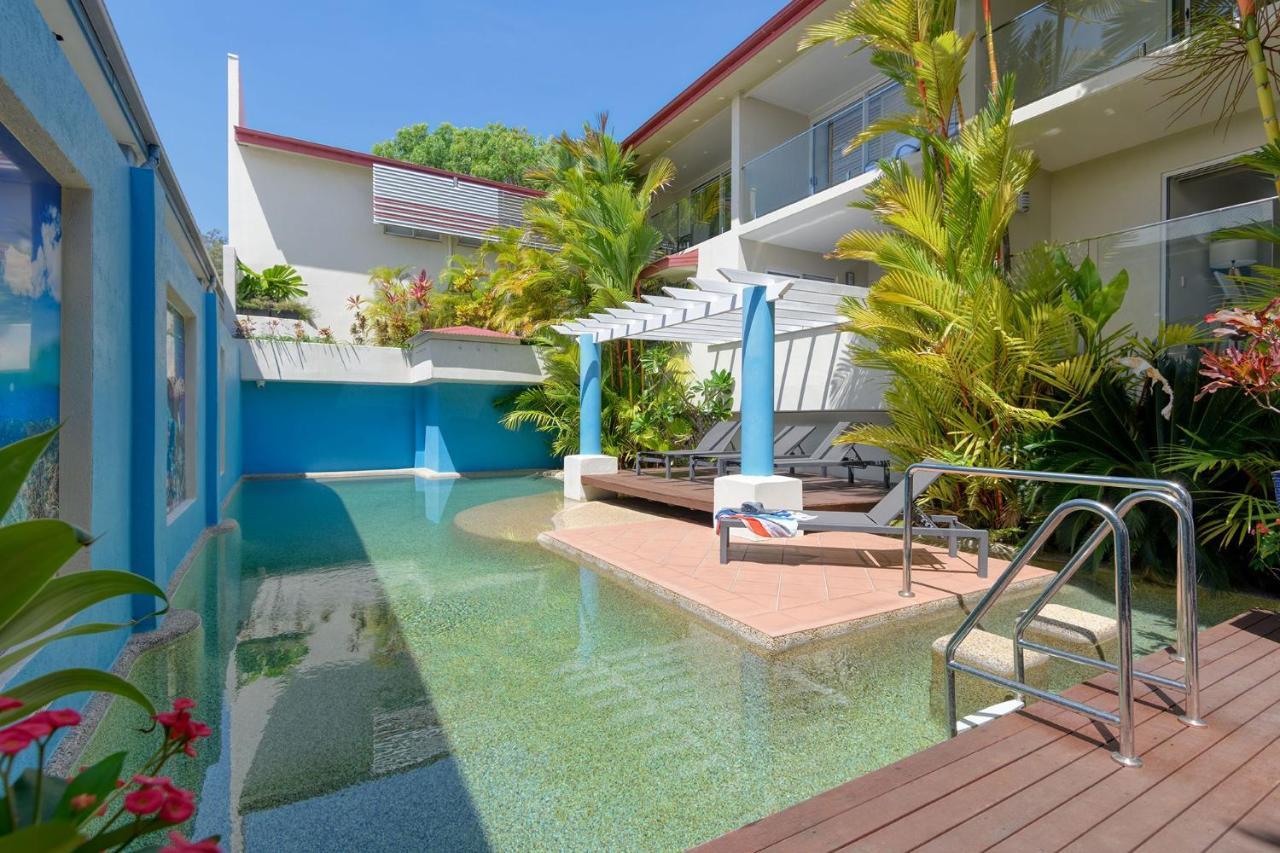 Macrossan House Boutique Holiday Apartments Port Douglas Kültér fotó