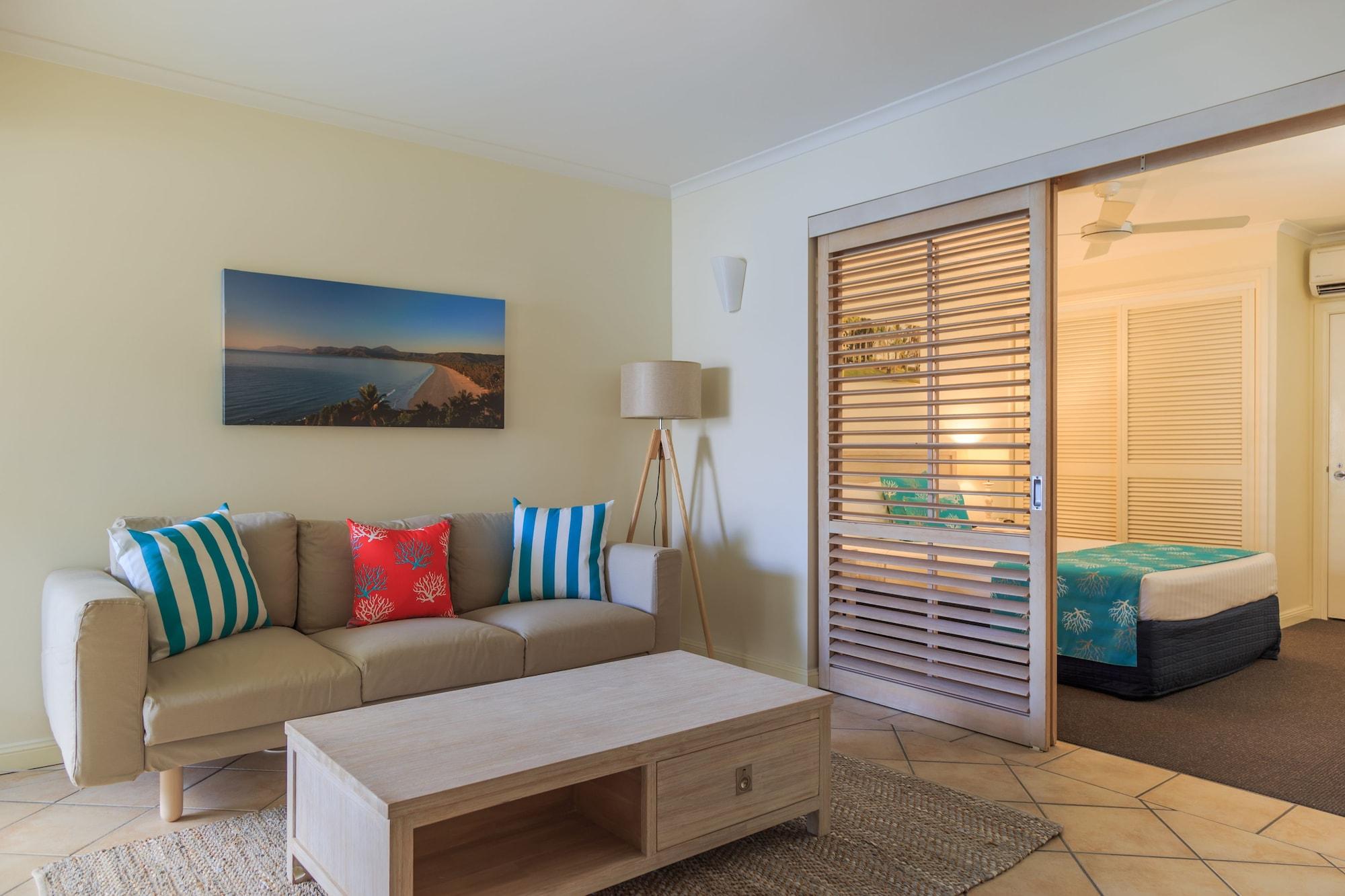 Macrossan House Boutique Holiday Apartments Port Douglas Kültér fotó