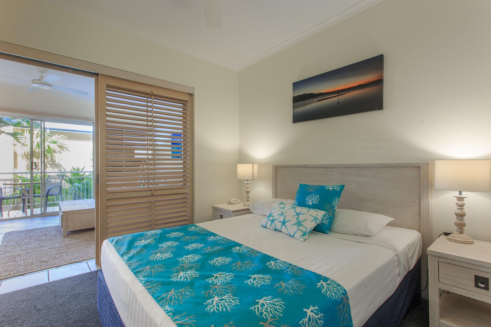 Macrossan House Boutique Holiday Apartments Port Douglas Kültér fotó