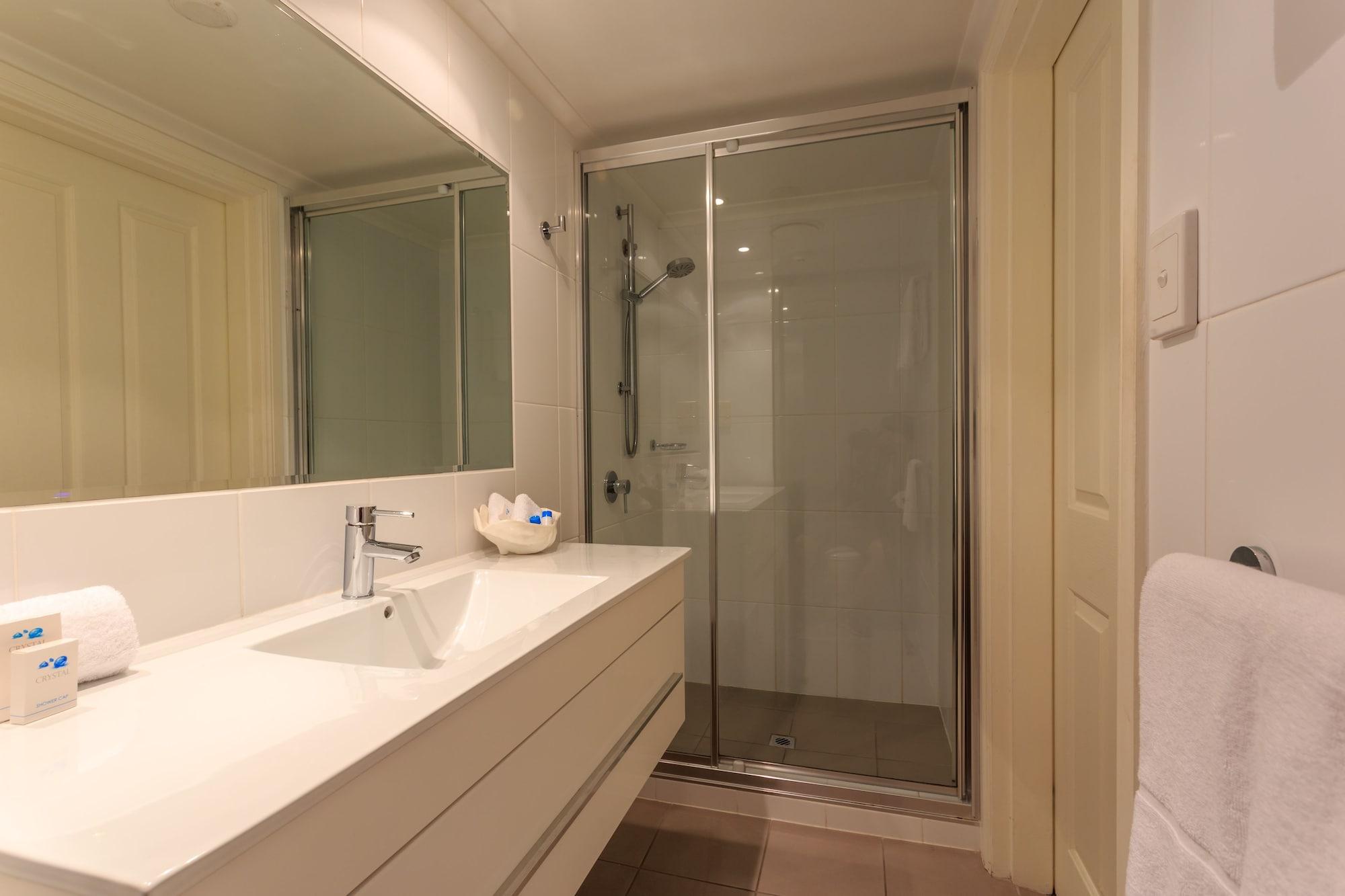 Macrossan House Boutique Holiday Apartments Port Douglas Kültér fotó
