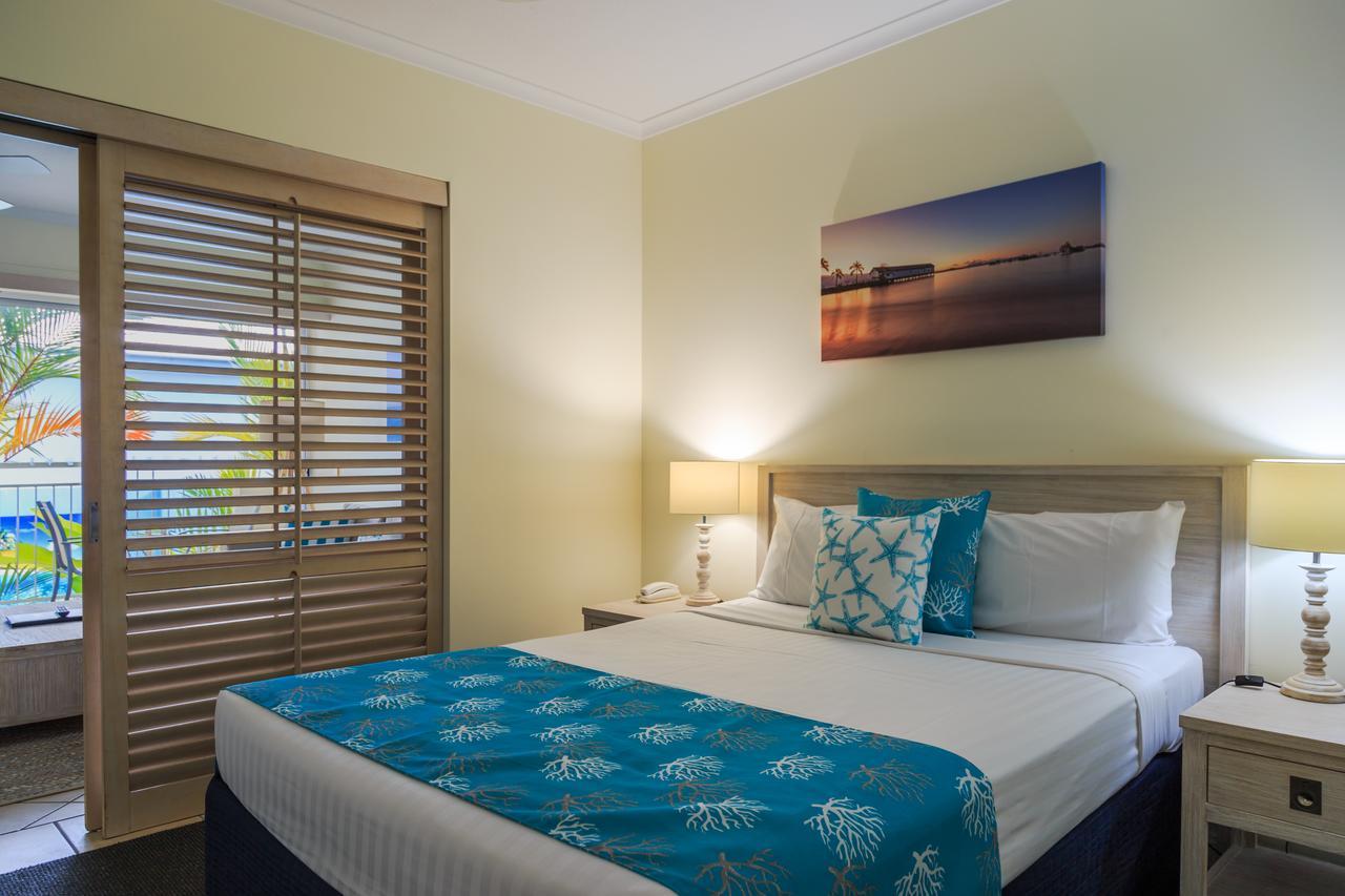 Macrossan House Boutique Holiday Apartments Port Douglas Kültér fotó