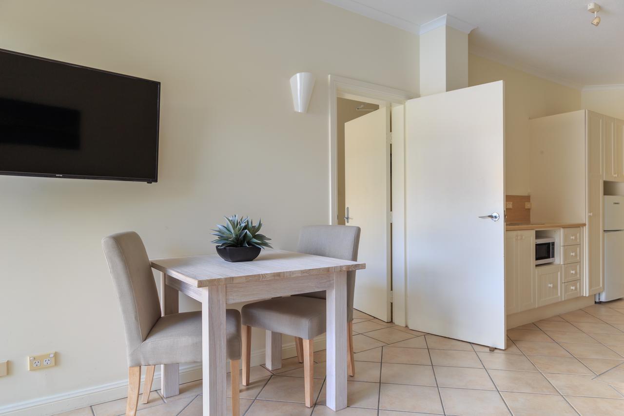 Macrossan House Boutique Holiday Apartments Port Douglas Kültér fotó